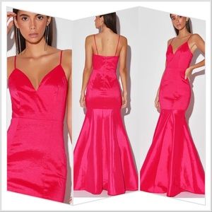 Bright pink mermaid maxi dress 👗